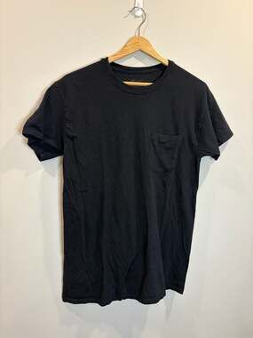 Hanes ComfortSoft Black Pocket T-Shirt Medium